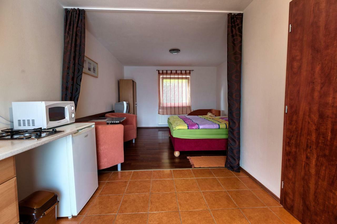 Hotel Apartmanovy Dom Red Podhájska Zewnętrze zdjęcie