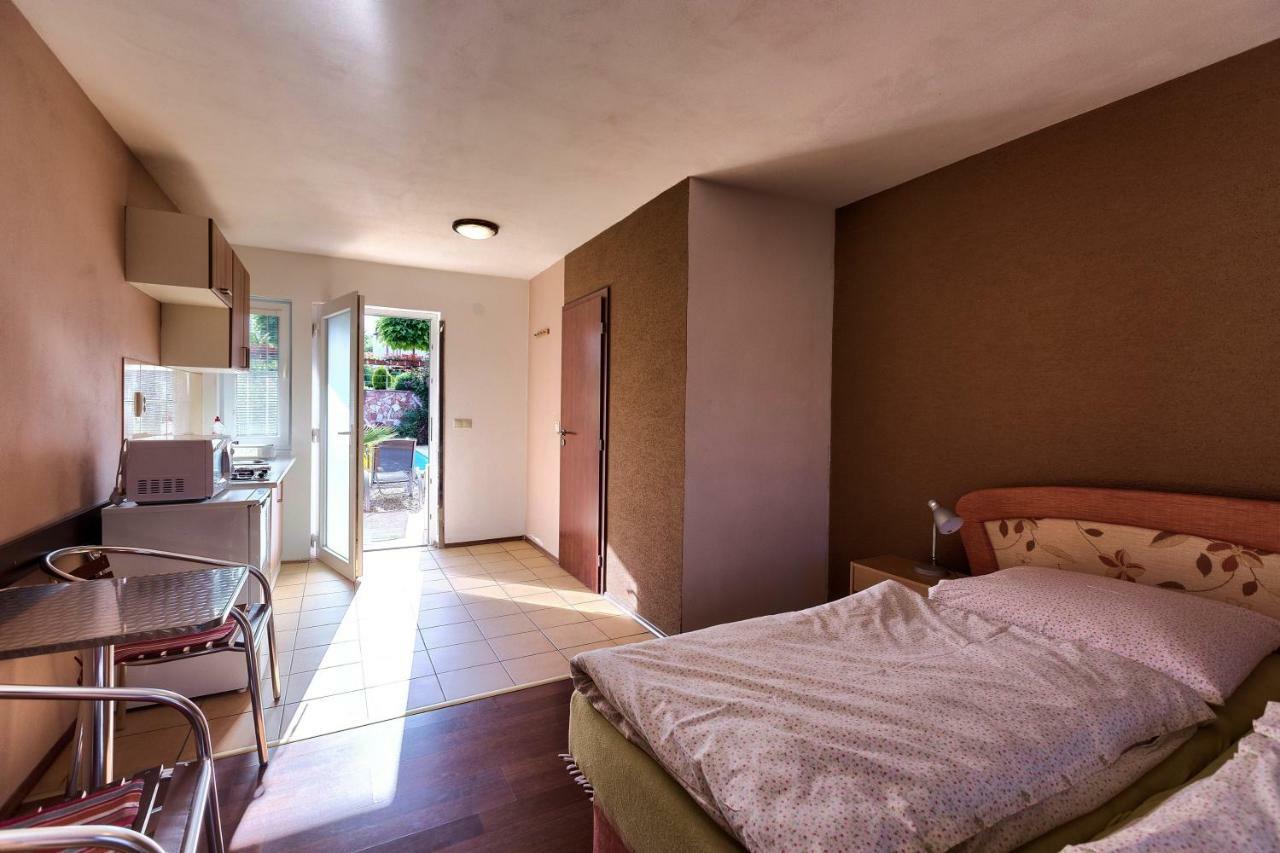Hotel Apartmanovy Dom Red Podhájska Zewnętrze zdjęcie