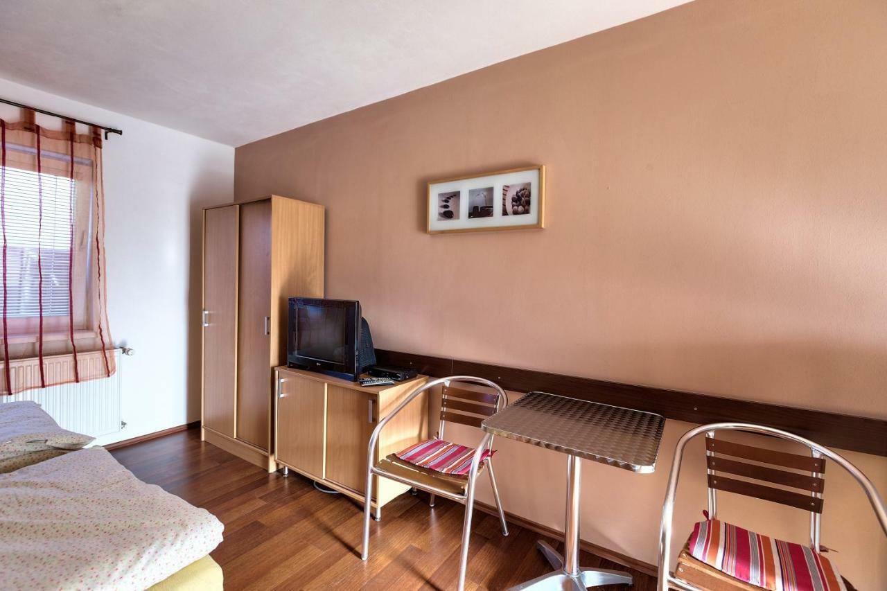 Hotel Apartmanovy Dom Red Podhájska Zewnętrze zdjęcie