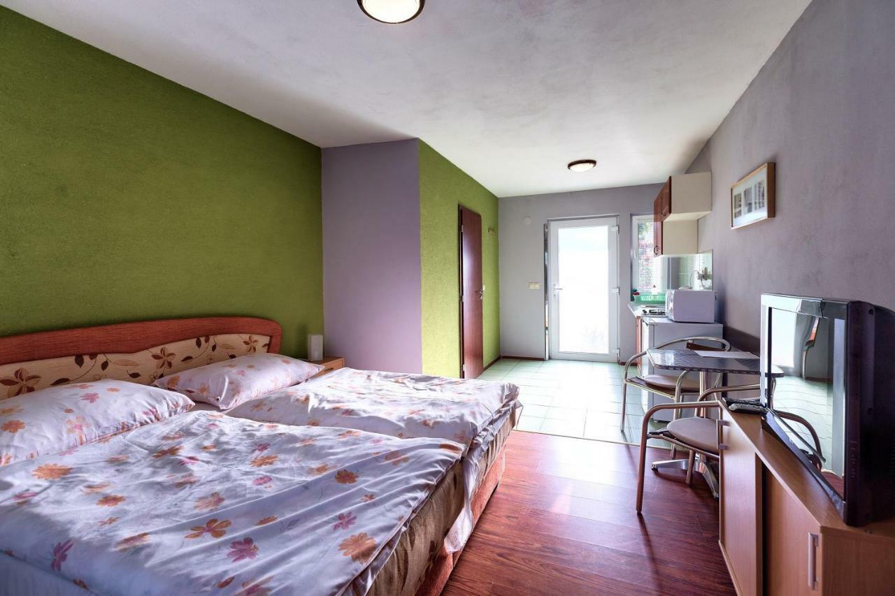 Hotel Apartmanovy Dom Red Podhájska Zewnętrze zdjęcie