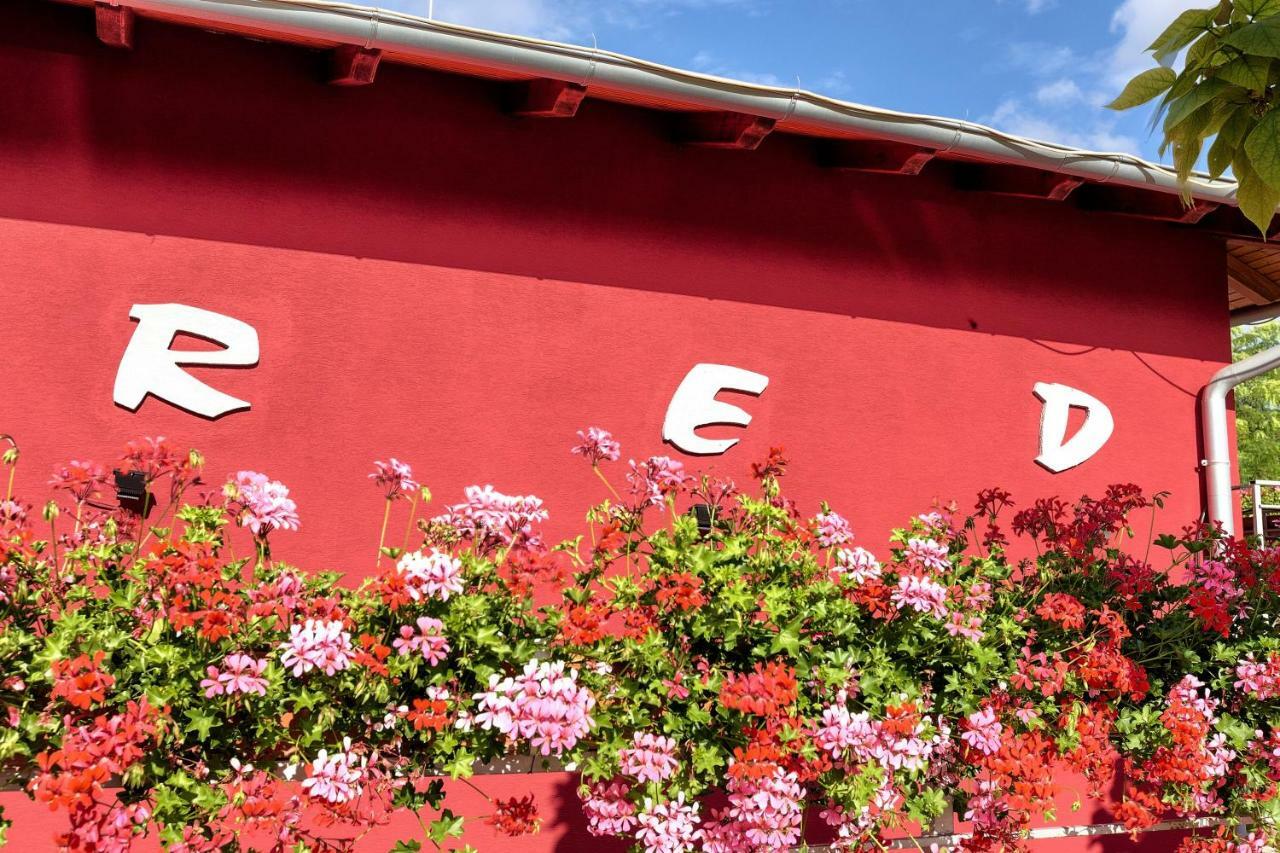 Hotel Apartmanovy Dom Red Podhájska Zewnętrze zdjęcie