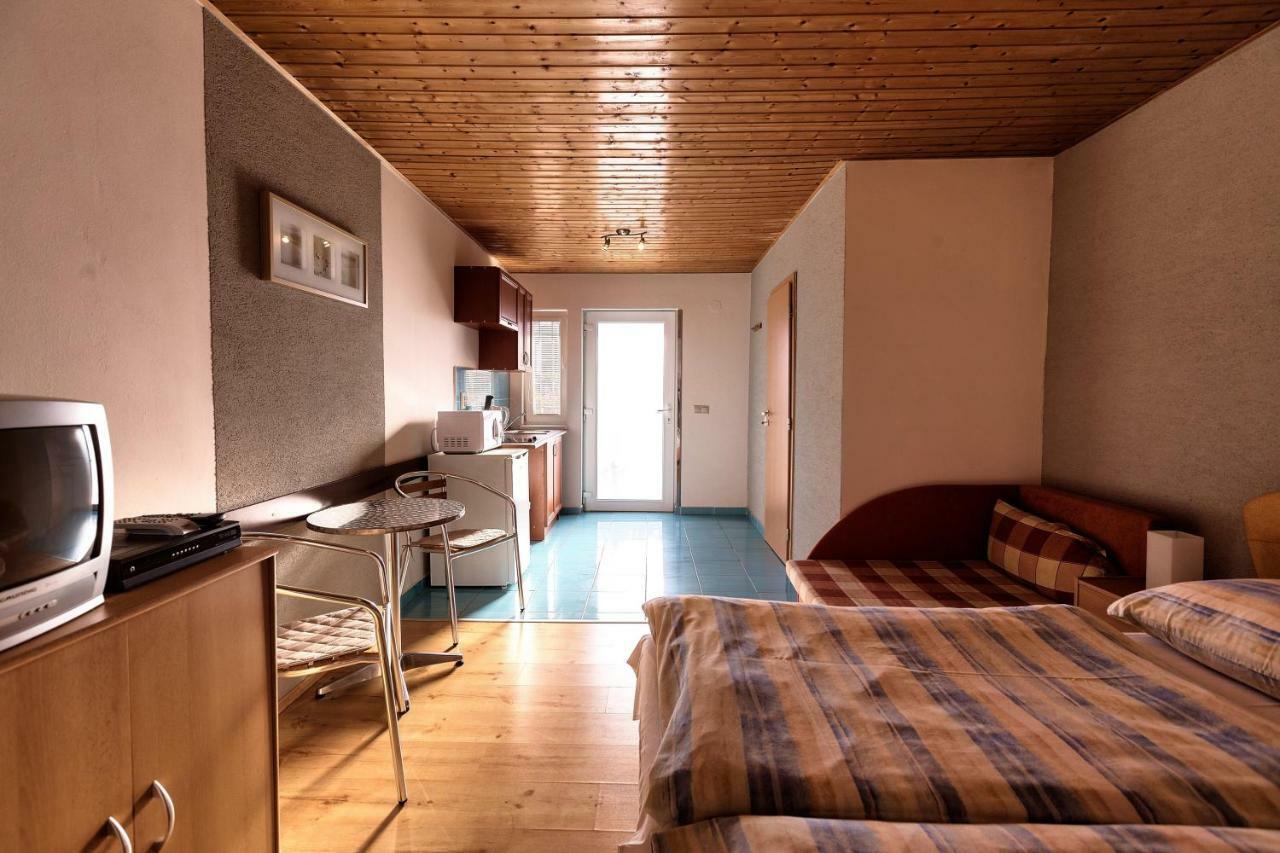 Hotel Apartmanovy Dom Red Podhájska Zewnętrze zdjęcie