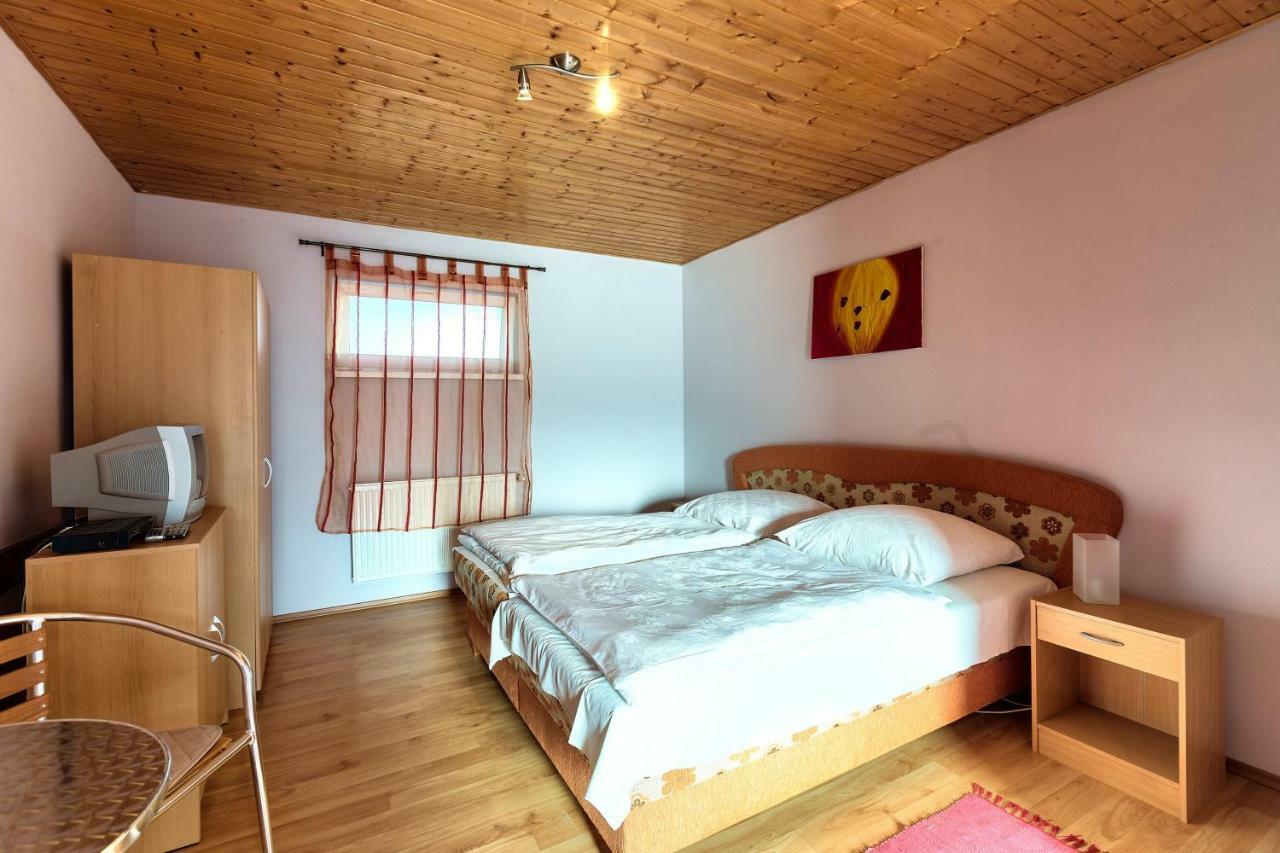 Hotel Apartmanovy Dom Red Podhájska Zewnętrze zdjęcie