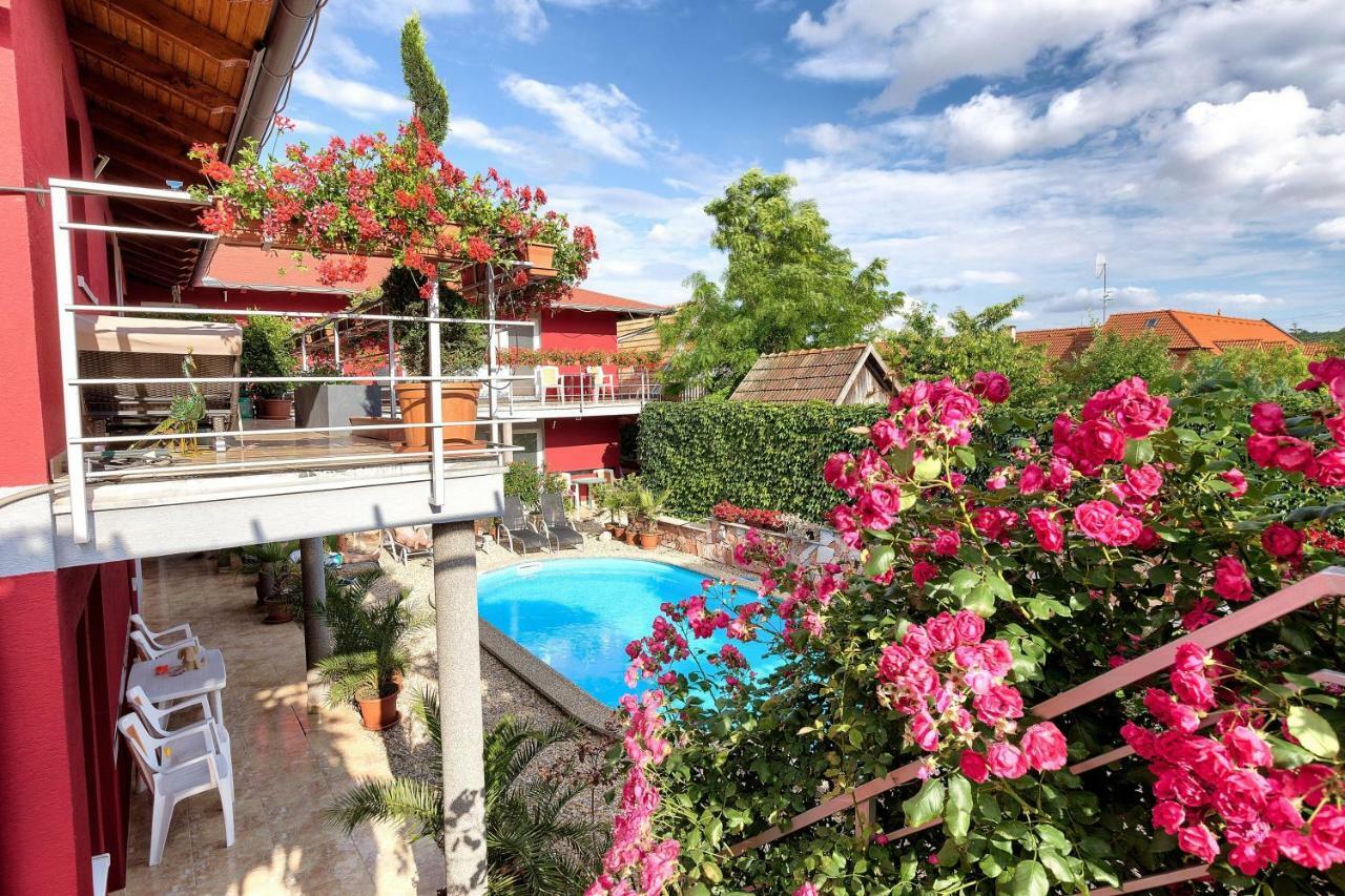 Hotel Apartmanovy Dom Red Podhájska Zewnętrze zdjęcie