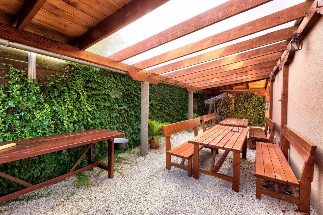 Hotel Apartmanovy Dom Red Podhájska Zewnętrze zdjęcie