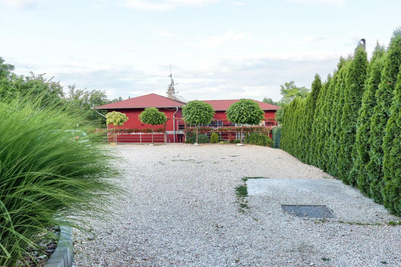 Hotel Apartmanovy Dom Red Podhájska Zewnętrze zdjęcie