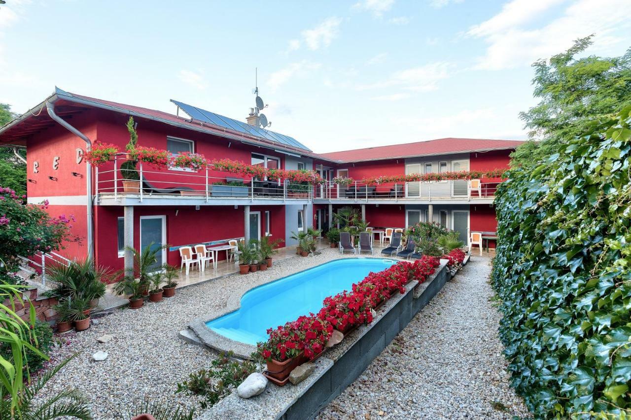 Hotel Apartmanovy Dom Red Podhájska Zewnętrze zdjęcie