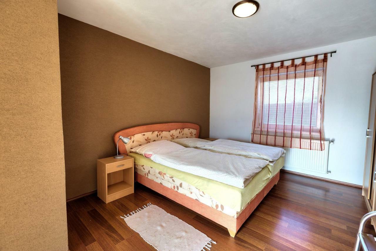 Hotel Apartmanovy Dom Red Podhájska Zewnętrze zdjęcie