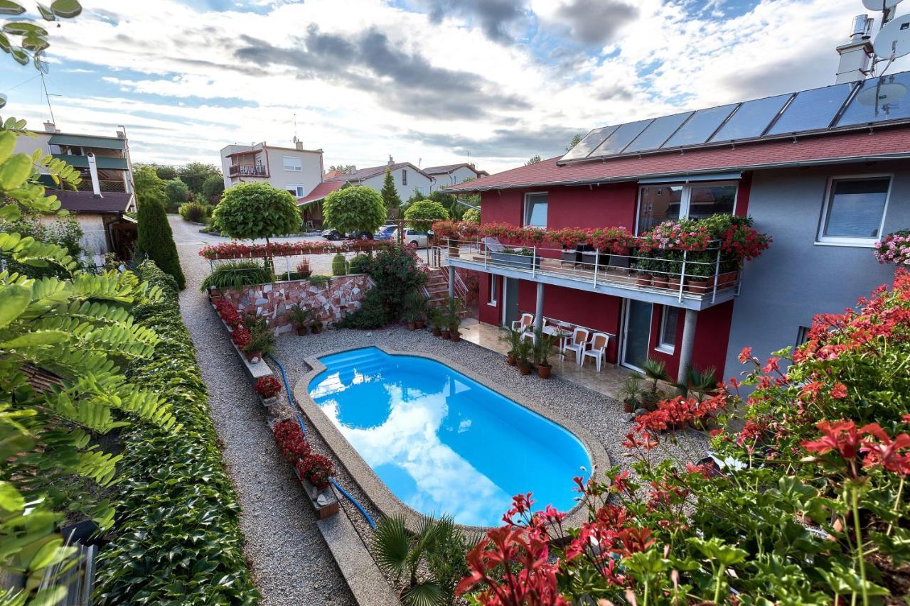 Hotel Apartmanovy Dom Red Podhájska Zewnętrze zdjęcie